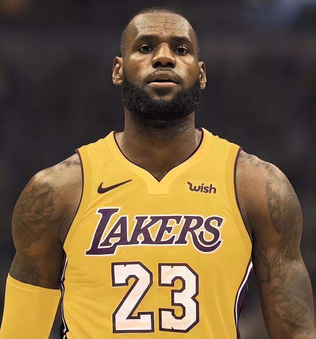 Yabo Sports-比赛规则变更首场状态出色，FPX观众沸腾！，詹姆斯重返赛场上演精彩一战的简单介绍-Yabo Sports