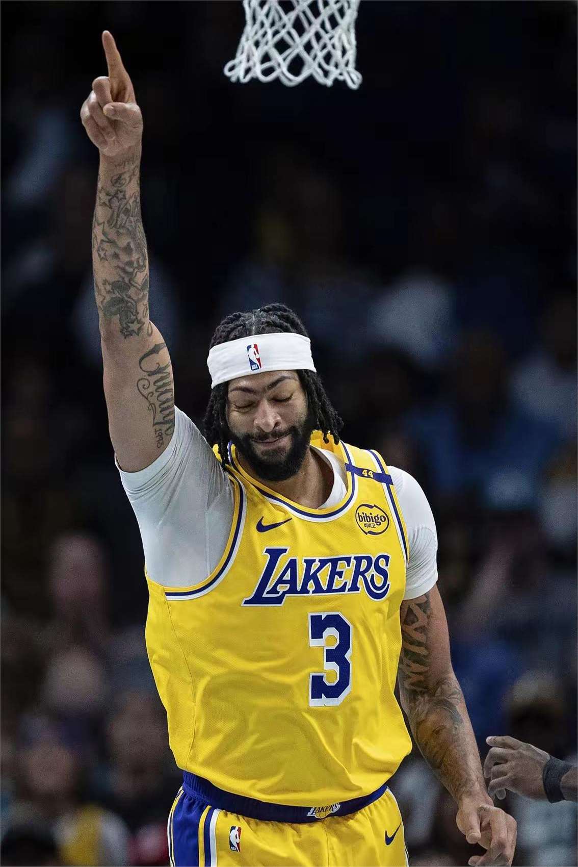 亚博-浓眉哥意外战胜MAD,比赛局势复杂引爆全场!-亚博