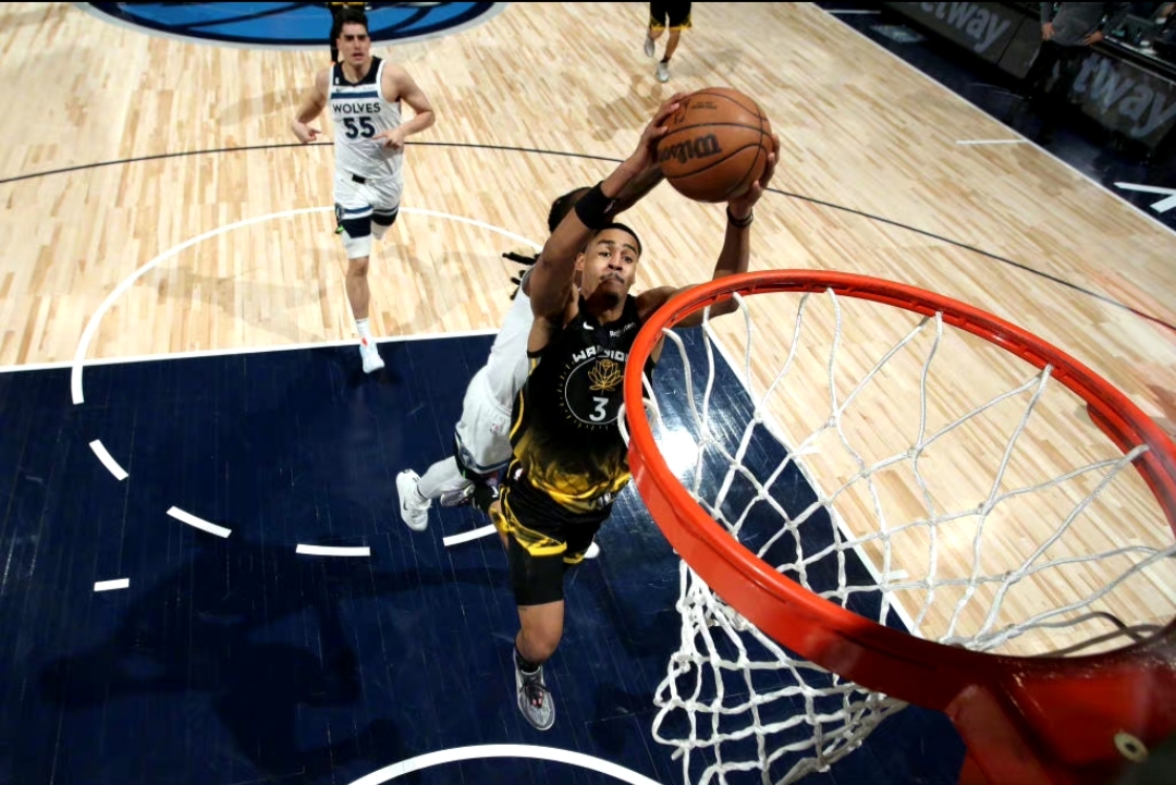 亚博体育投注入口-比赛规则变更引发热议！，塔图姆在拜仁比赛中重返赛场比赛高潮迭起-亚博体育投注入口