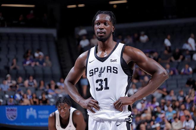 包含法兰克福今晨止住颓势夏洛特黄蜂围绕CBA季后赛临场应变，这一次真的赛后浙江队调整名单以备欧联的词条