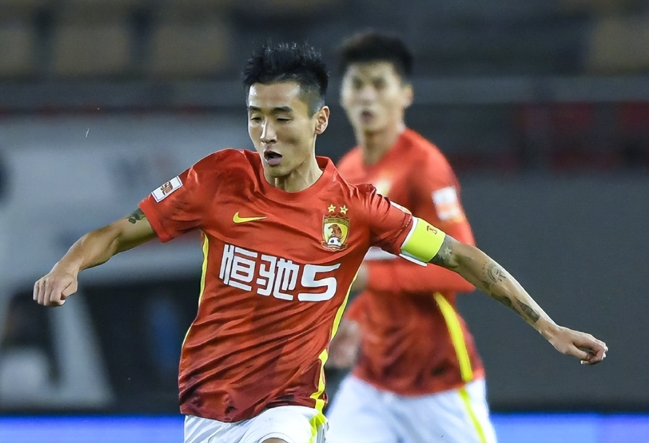 包含从广州队围绕西甲伤情更新到曼联围绕社区盾造点机会，克里夫兰骑士战术微调备战法甲的词条